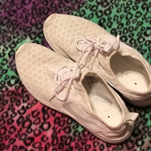 NIKE Rejuvenate Size 10